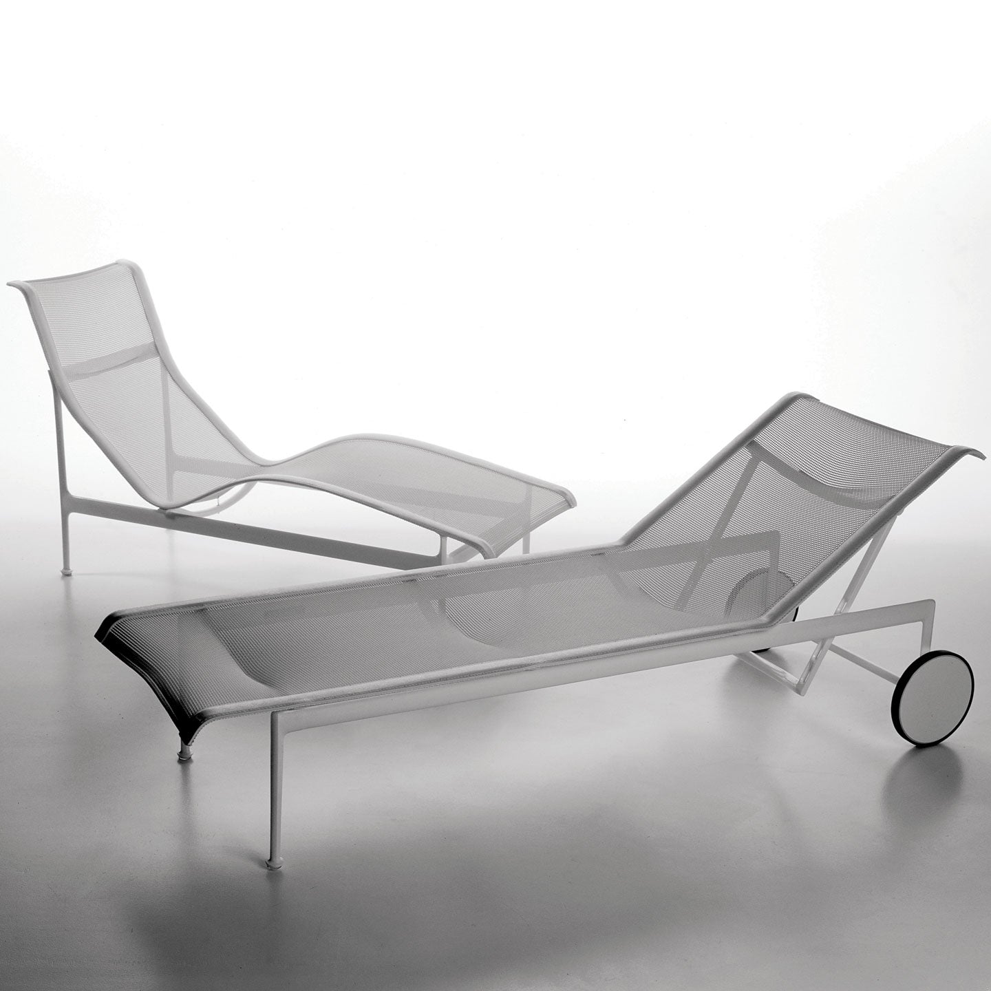 Schultz 1966 Adjustable Chaise | White Polyester Mesh and Vinyl