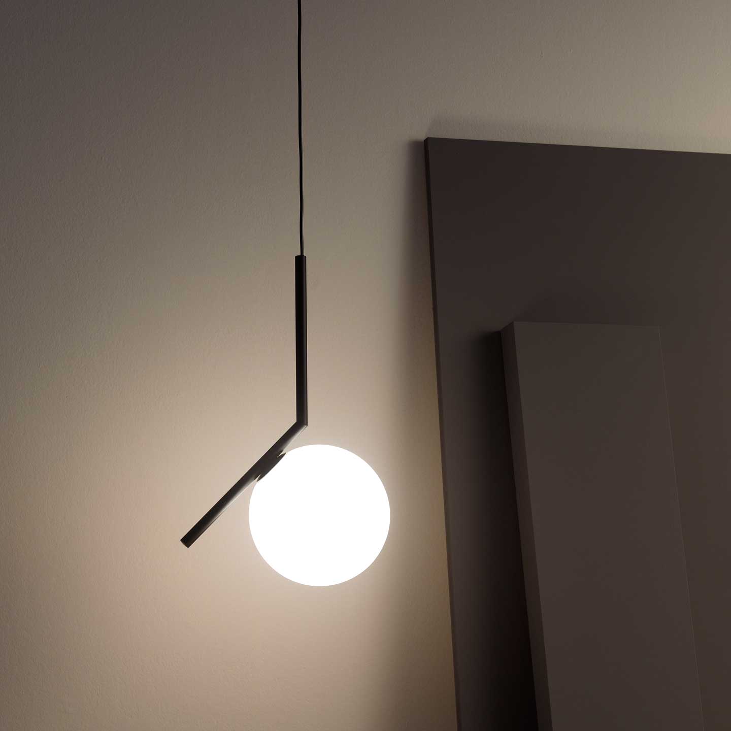 IC S1 Small Pendant Lamp | Matt Black