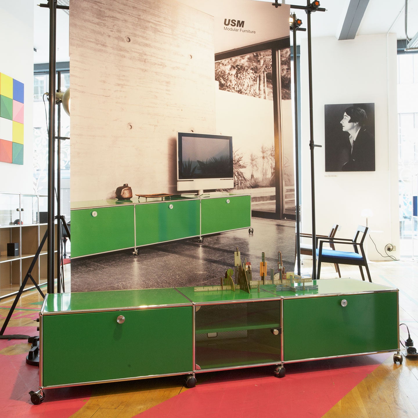 USM Wide Low Media Unit | Green Lacquer Panels