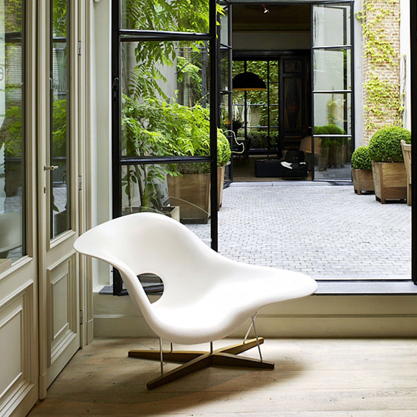 La Chaise | Shell Lacquered White