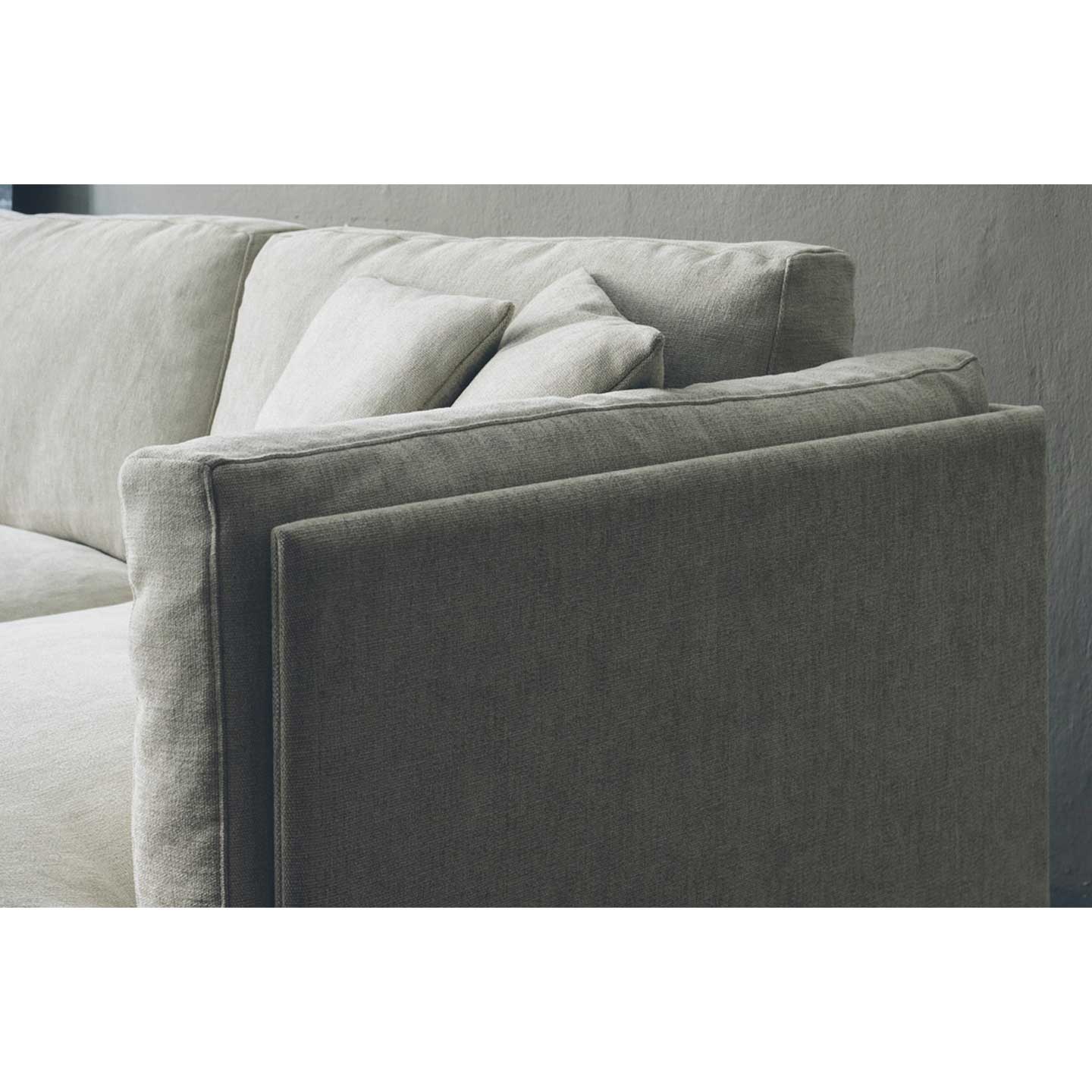 8 'Otto' 3 Seat Sofa | Perbacco 13E437 Beige Fabric
