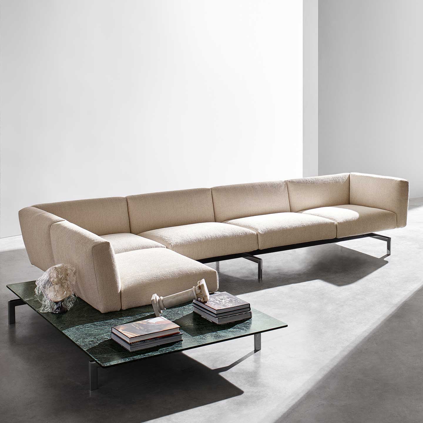 Avio Righthand Configuration | Divina 224 Light Beige
