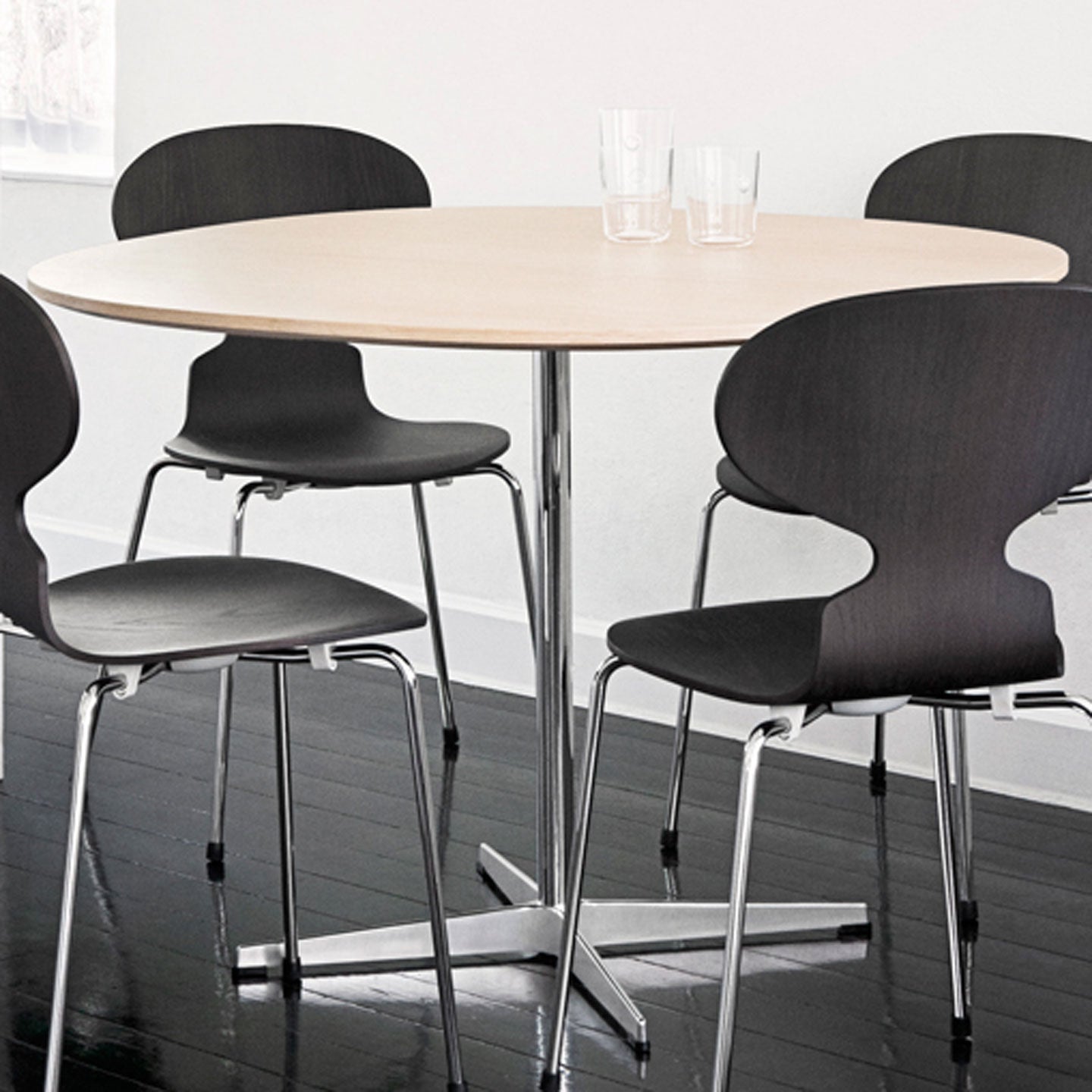 A623 Circular Pedestal Table | White Laminate Top