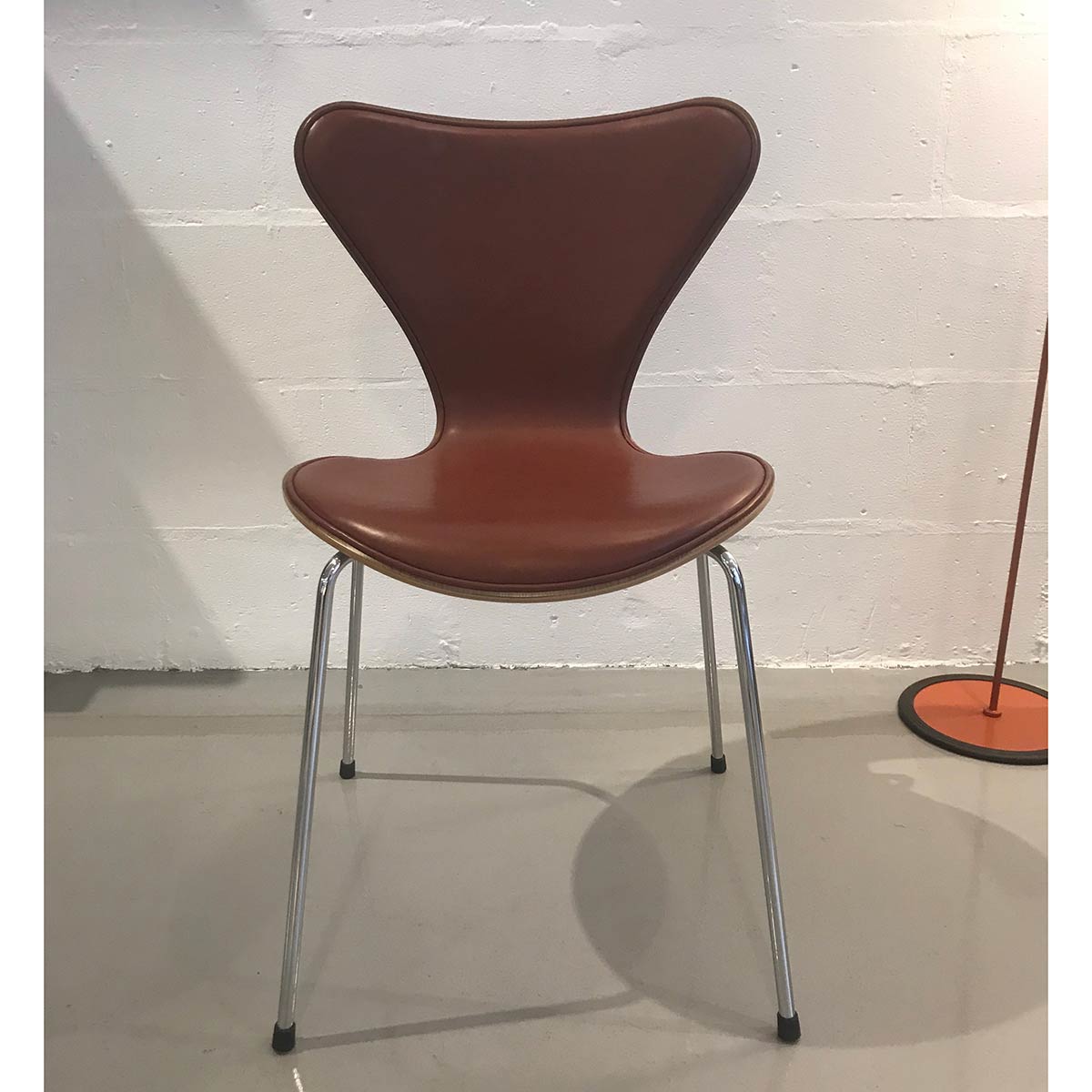 Series 7 Chair | Walnut Grace Leather