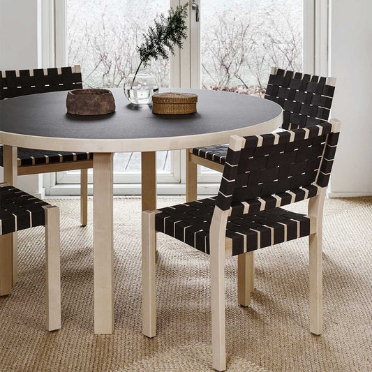 90A Aalto Table Round | Black Linoleum Top