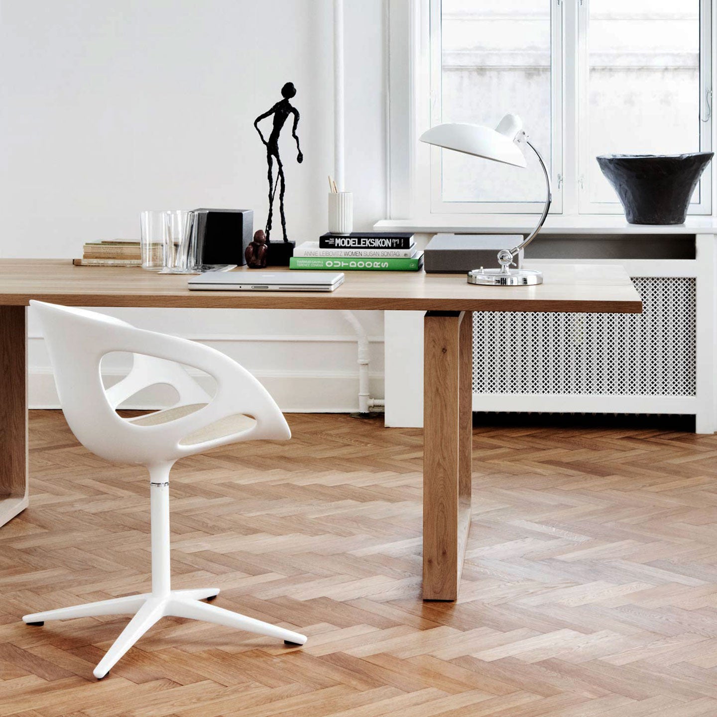 Kaiser Idell Luxus Table Lamp | Gloss White