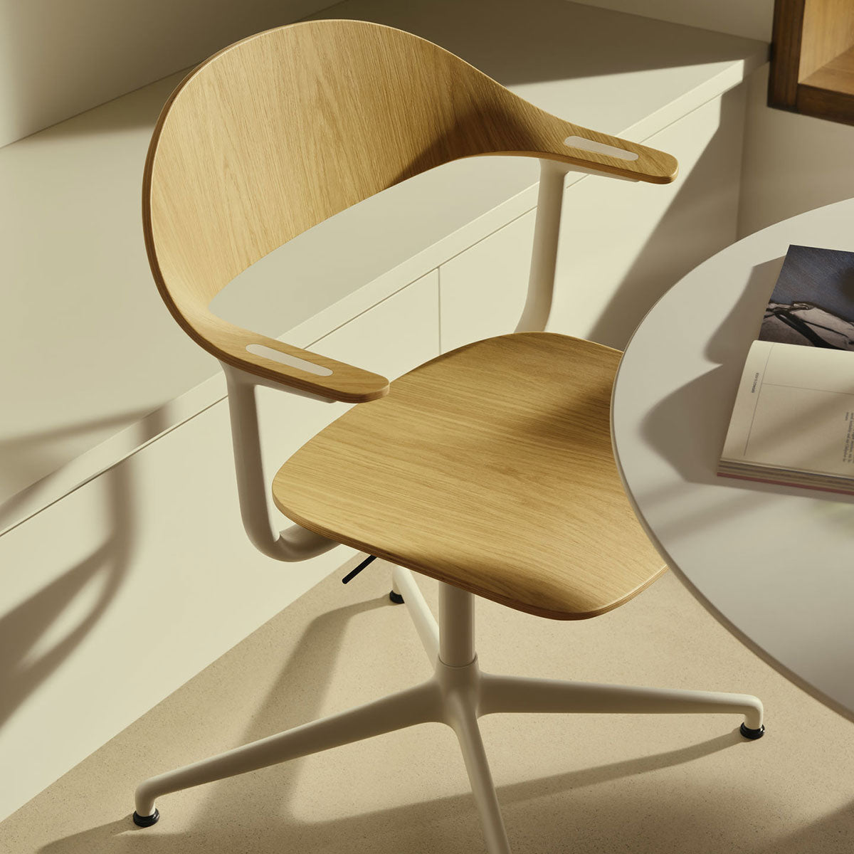 Mynt Chair Plywood | Oak Shell Soft Light Frame