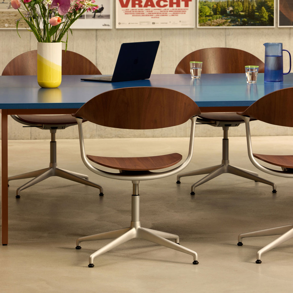 Mynt Chair Plywood | Dark Walnut Shell Blasted Aluminium Frame
