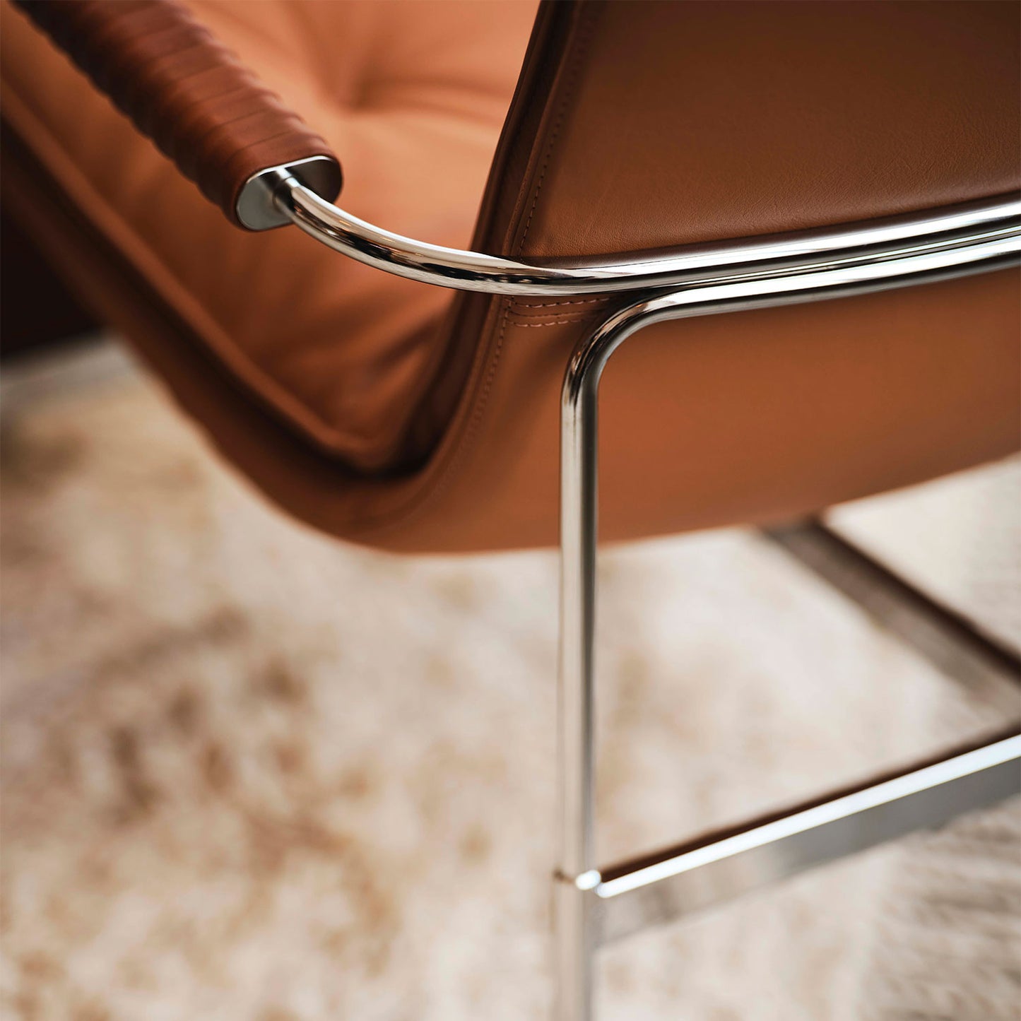 Serpentine Lounge Chair | Cognac 33077 Elmosoft Leather