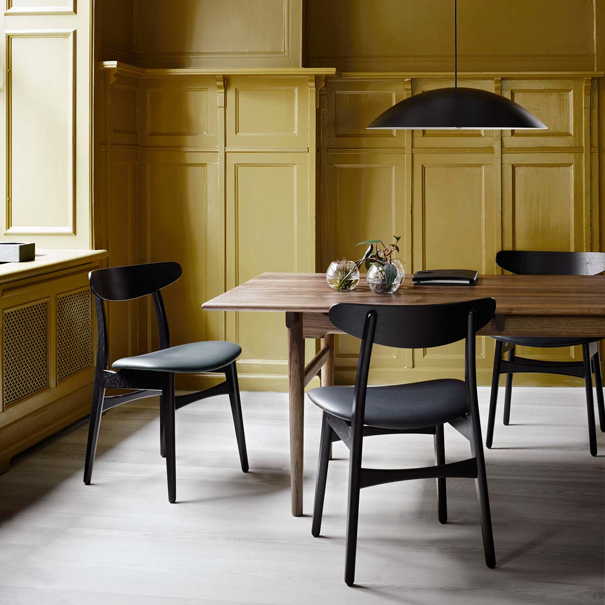 CH30P Dining Chair | Black Loke 7150 Leather Seat