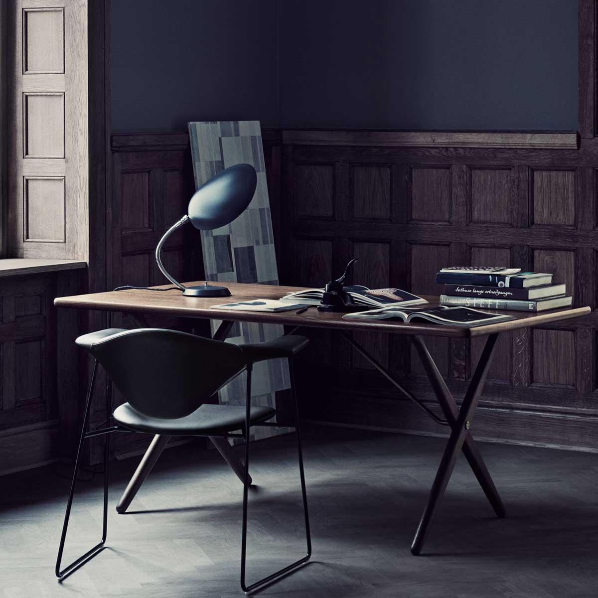 Cobra Table Lamp | Black Powdercoated Metal