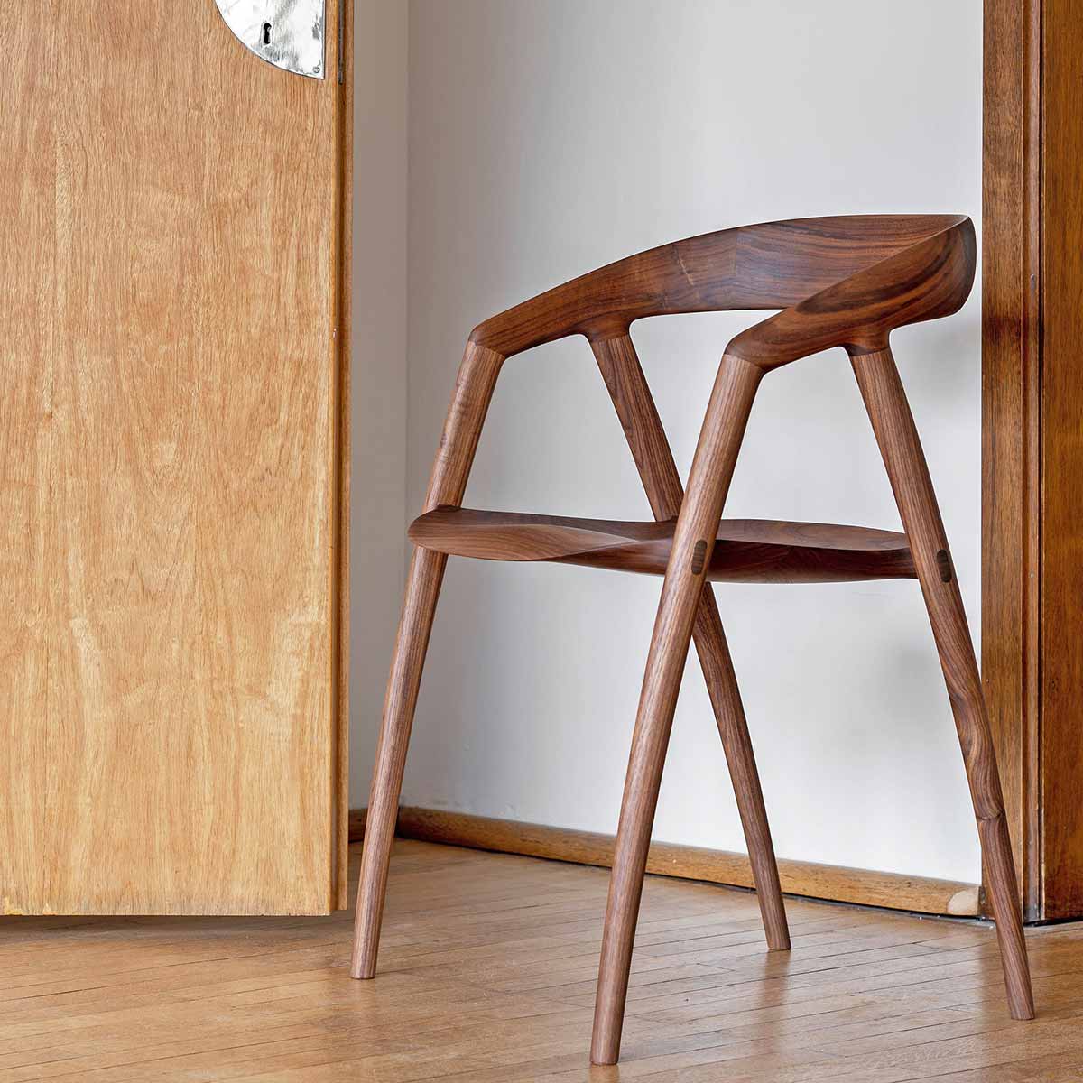 DC09 Dining Chair | Solid Walnut