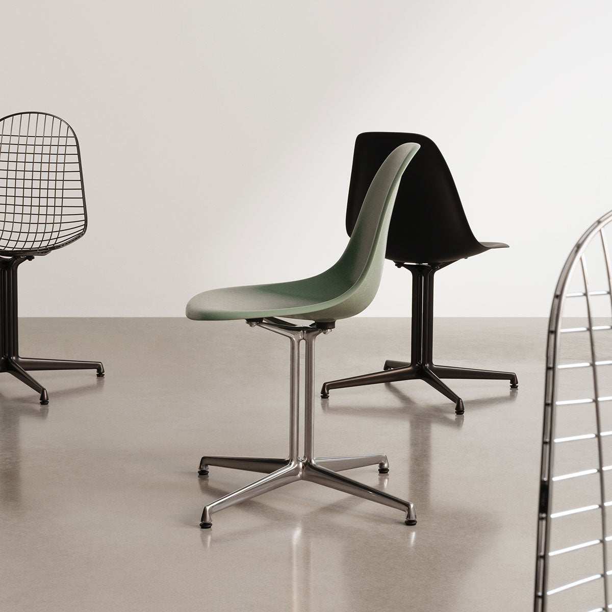 DSL Eames Plastic Side Chair | Polypropylene Seat Shell in Light Grey