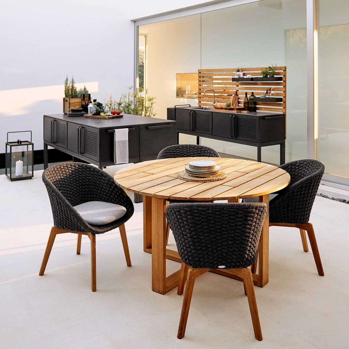 Endless Dining Table 130cm Round | Natural Oiled Teak