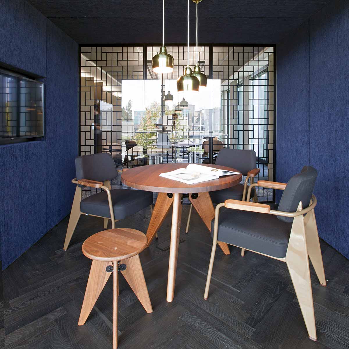 Fauteuil Direction | Twill Dark Grey 06 with Ecru Frame