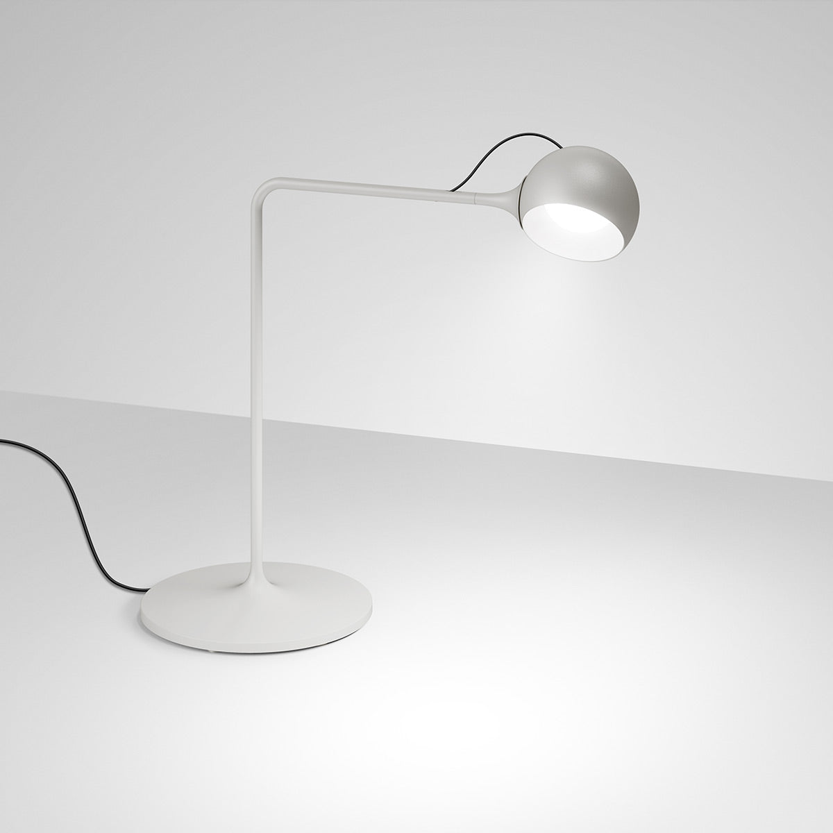 Ixa Table Lamp | White Grey