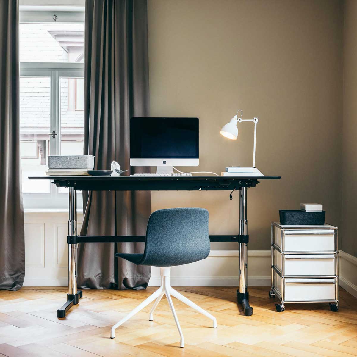 Kitos M Adjustable Desk 175cm | Pearl Grey Laminate Top