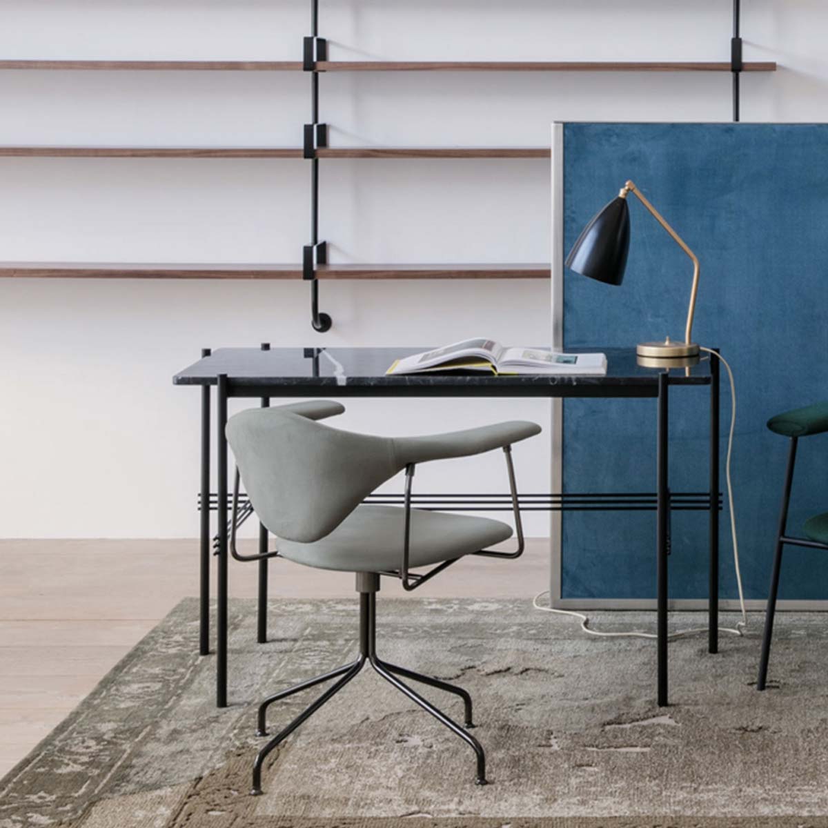 Masculo Meeting Chair | Remix Fabric 123 Light Grey