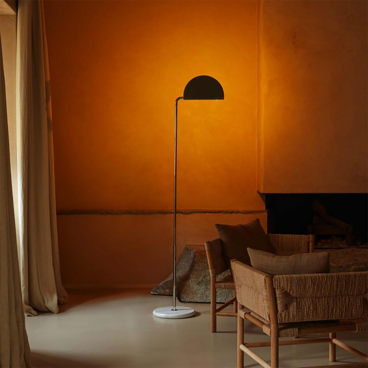 Mezzaluna Floor Lamp | Black