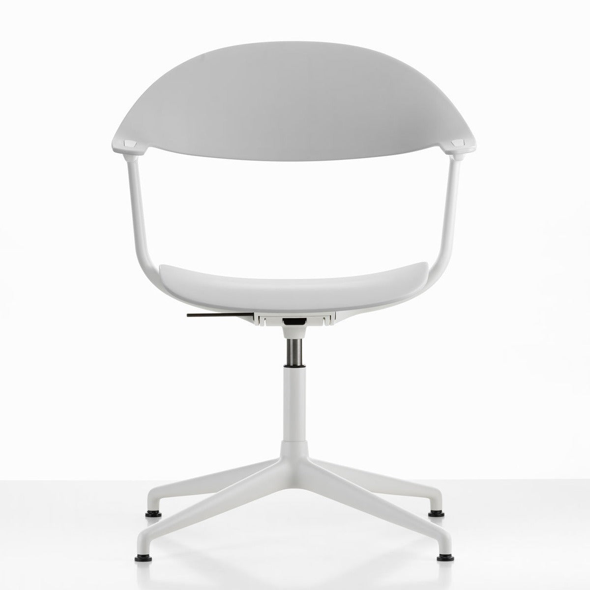 Mynt Chair Plastic | Greywith 4 Star Soft Light Base