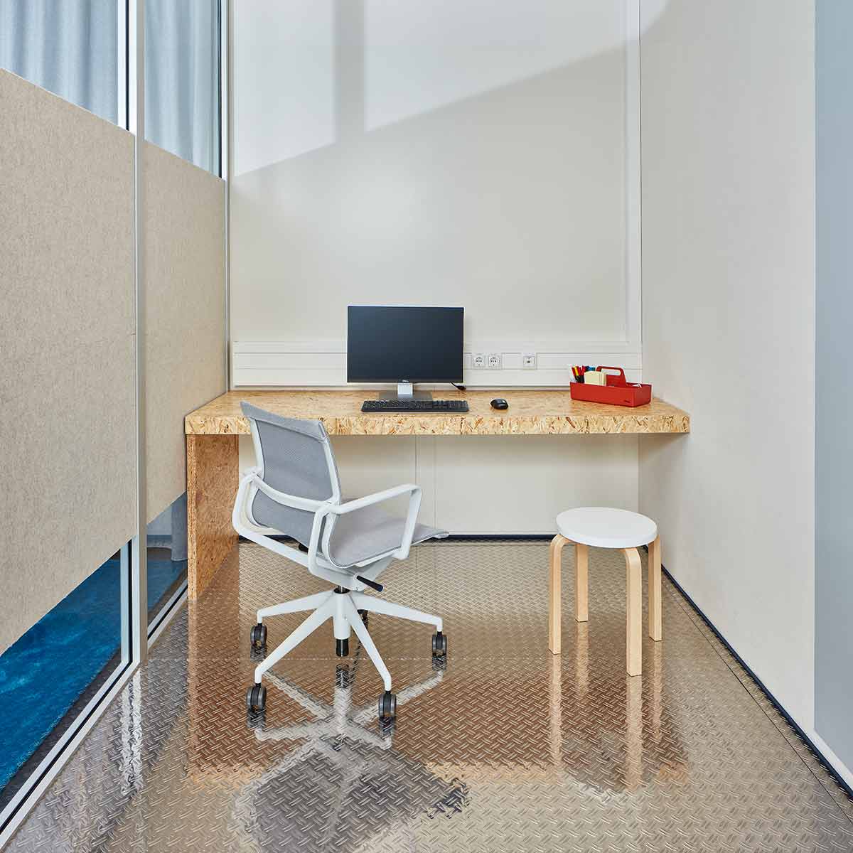 Physix Task Chair | Pebble Grey 08 Trioknit Seat and Back