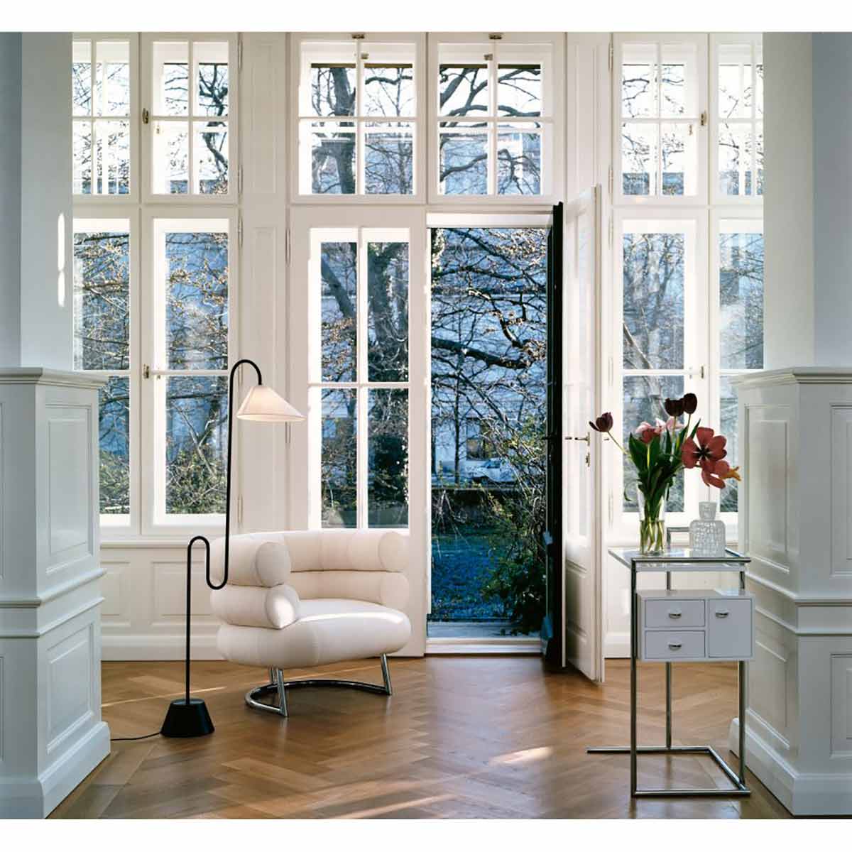 Eileen Gray Roattino Floor Lamp | Black Lacquered Steel