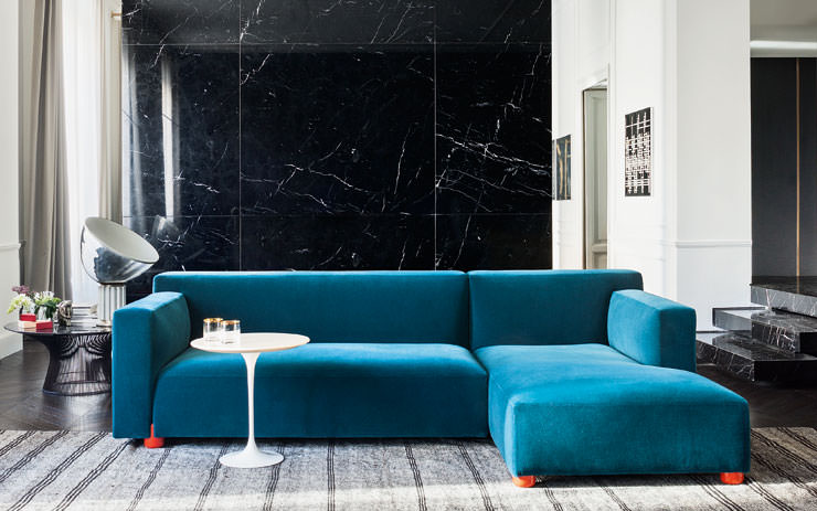 Lounge sofa Saarinen side table Knoll Aram Store