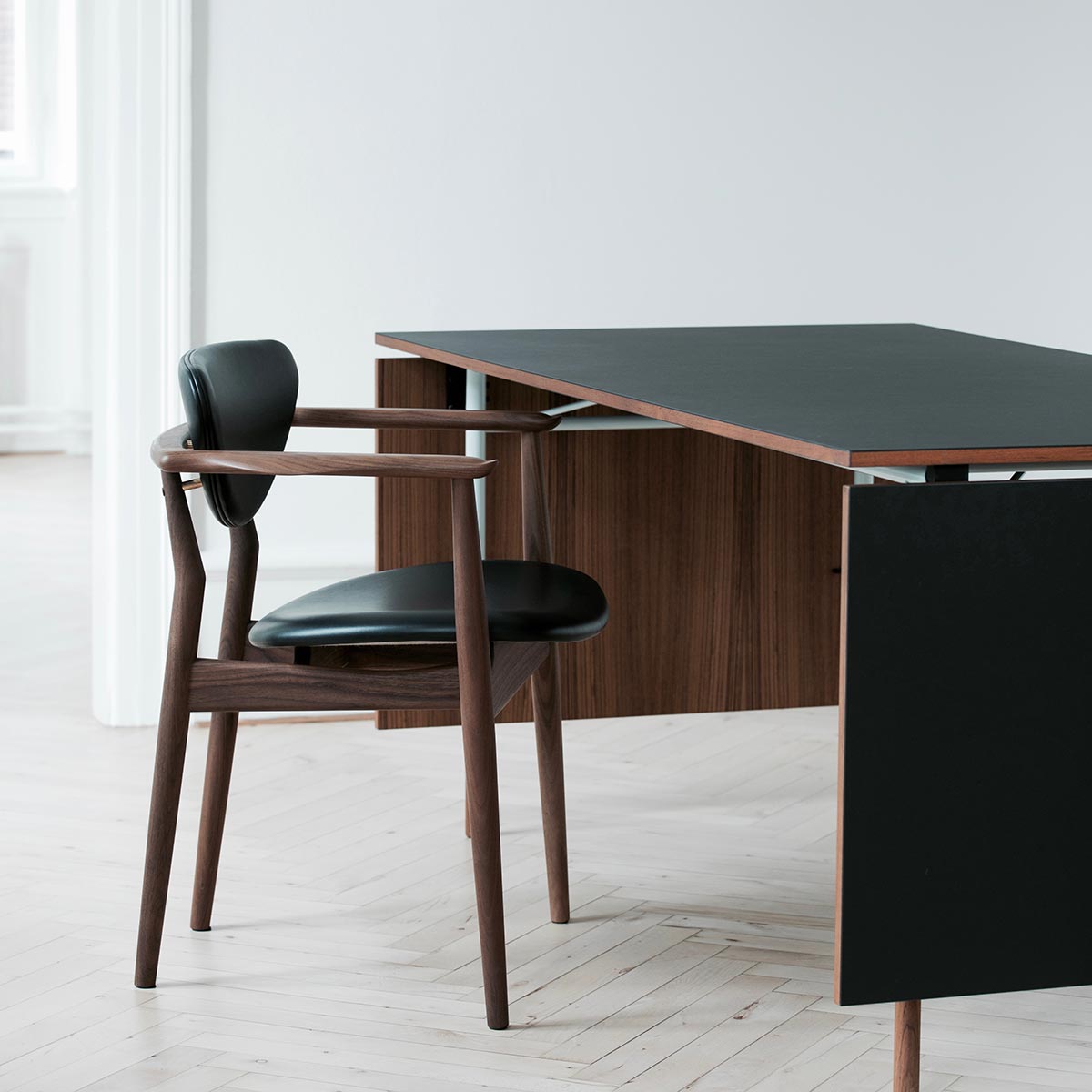 109 Dining Chair | Black Elegance Leather Upholstery