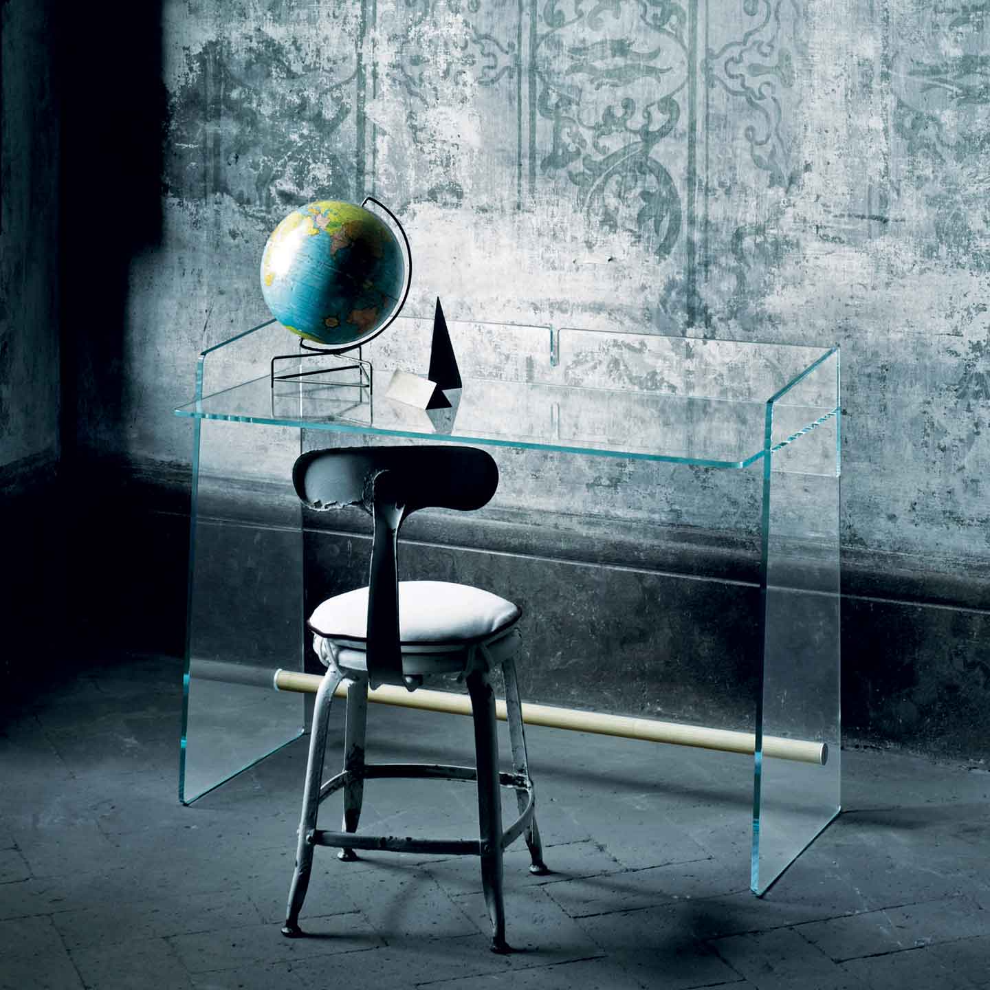 Pirandello Large Dressing Table | Extralight Transparent Glass