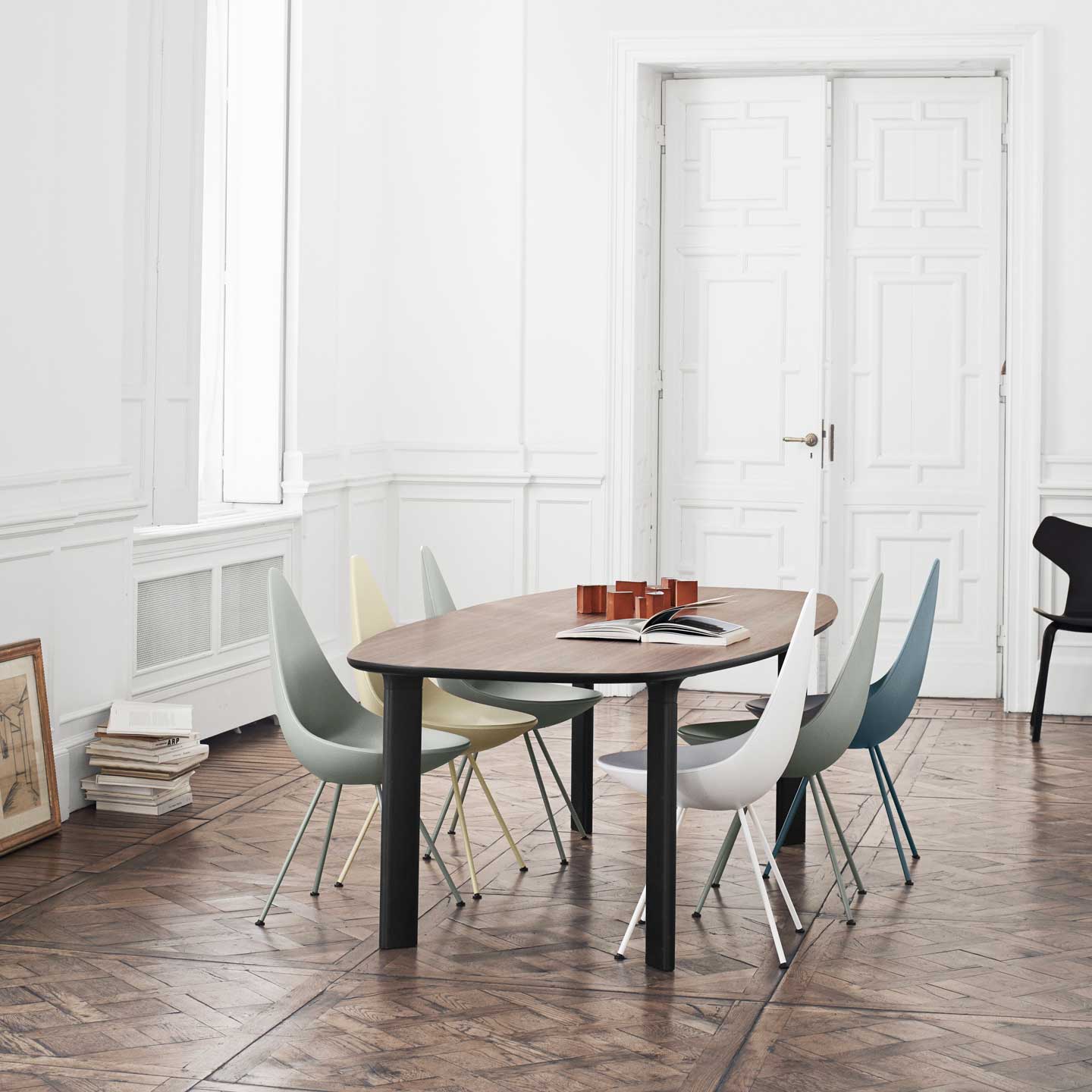 Analog 245cm Table | Walnut Veneer Top with Black Underside