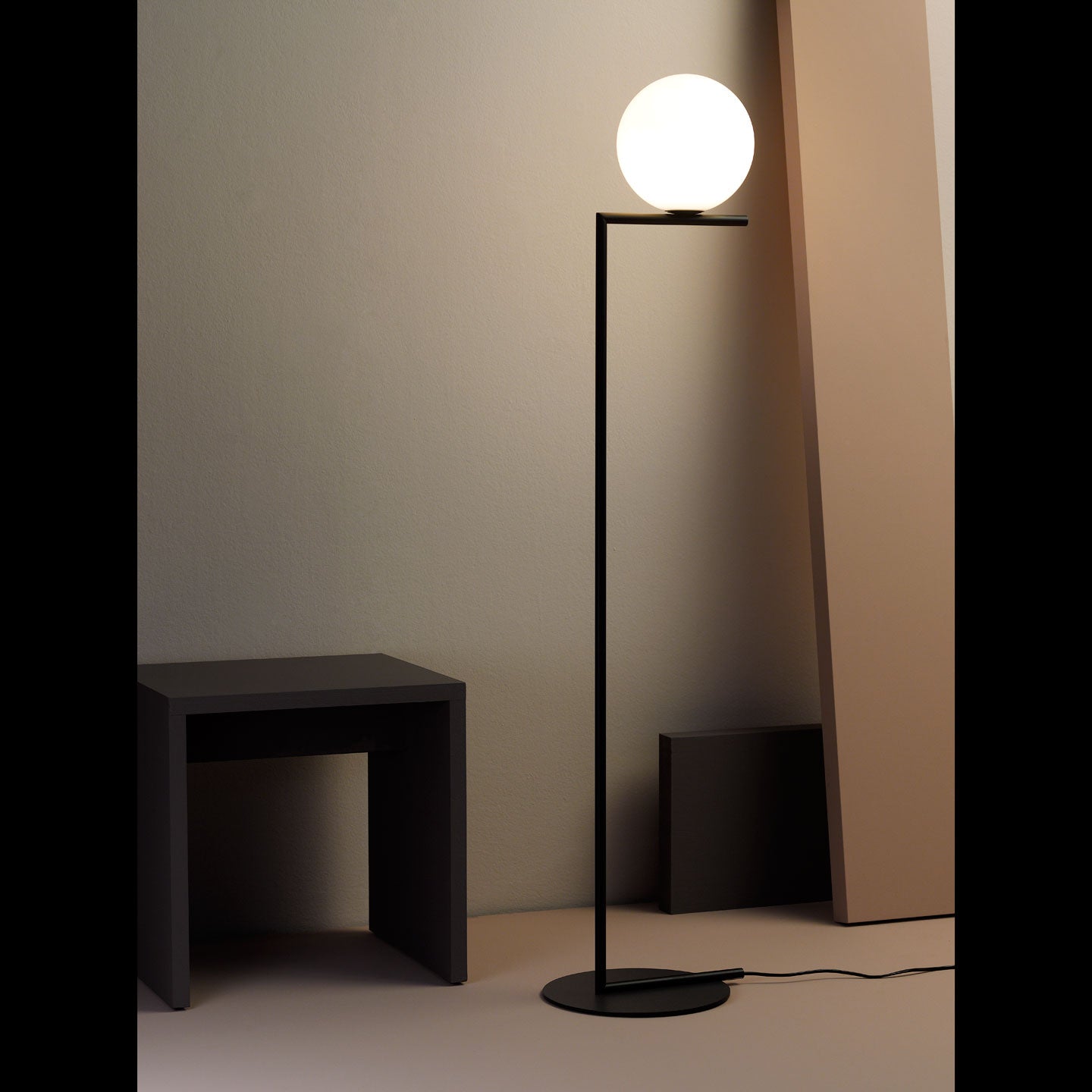 IC F1 Short Floor Lamp | Matt Black