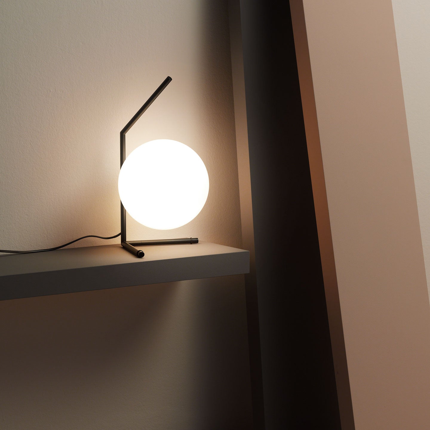 IC T1 Low Table Lamp | Matt Black