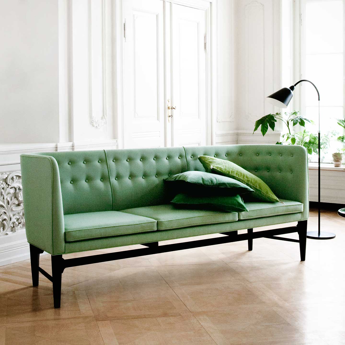 Mayor Sofa AJ5 | Hallingdal 130 Light Grey Fabric