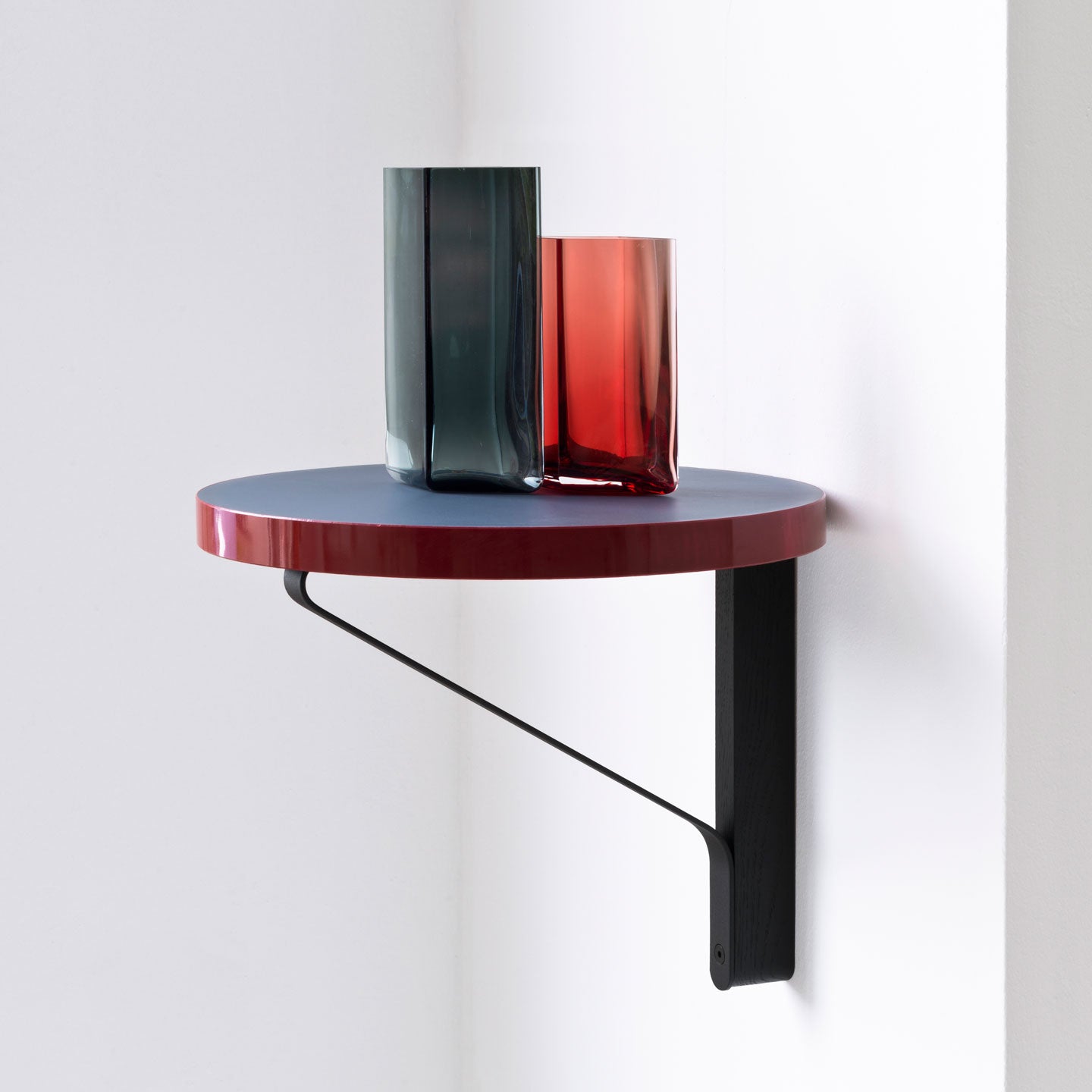 Kaari Round Shelf | Black Linoleum Top