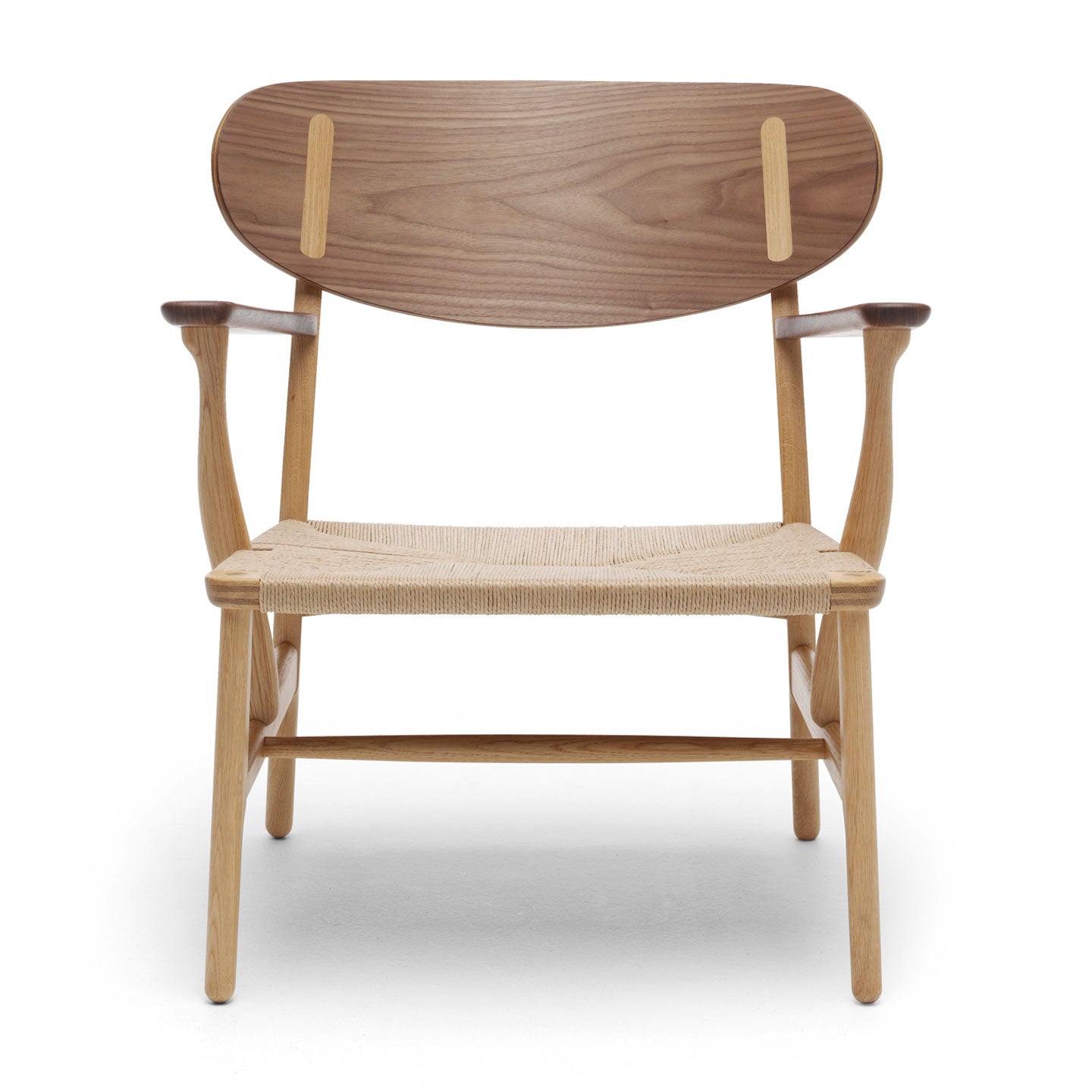 CH22 Lounge Chair | Natural Papercord Seat Oiled Walnut Frame