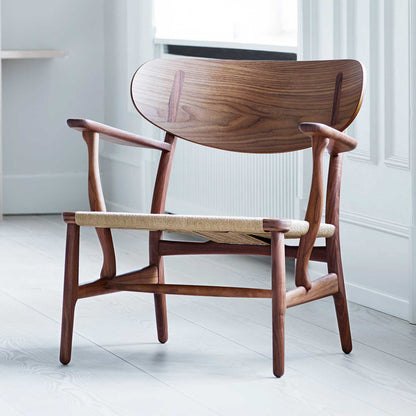 CH22 Lounge Chair | Natural Papercord Seat Oiled Walnut Frame