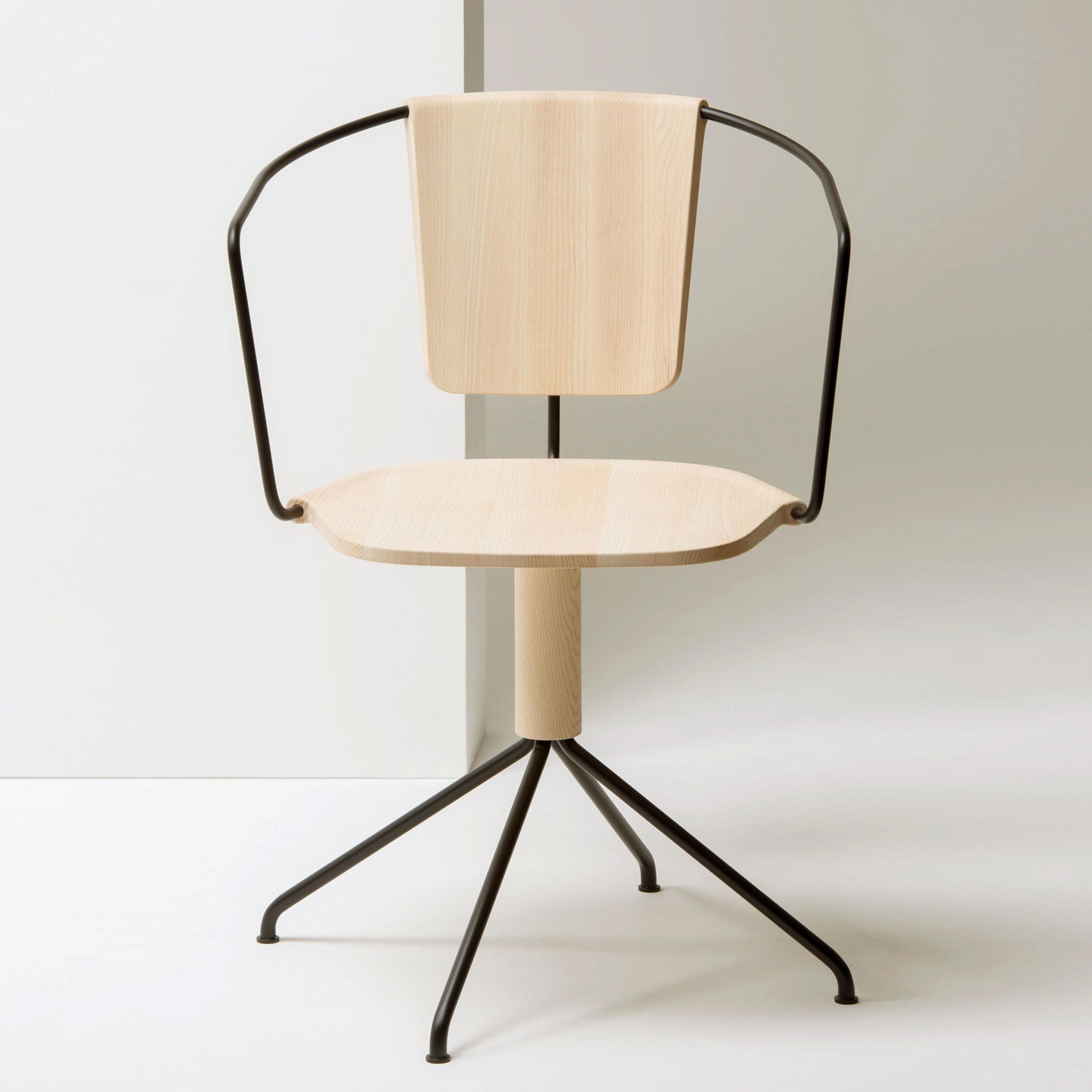 Uncino B Swivel Chair | Natural Oak