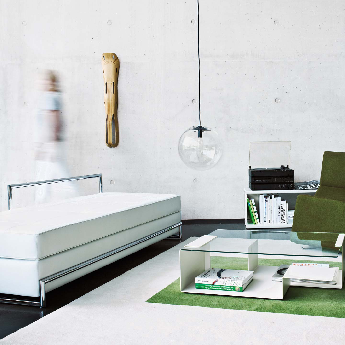 Eileen Gray Day Bed | White Leather