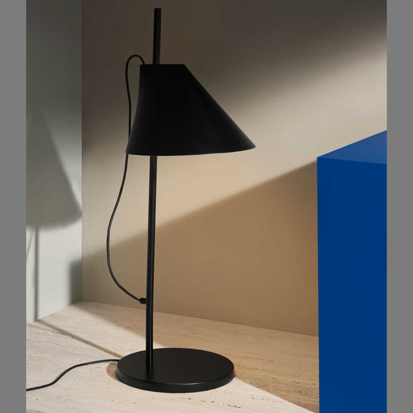 Yuh Table Lamp | Black