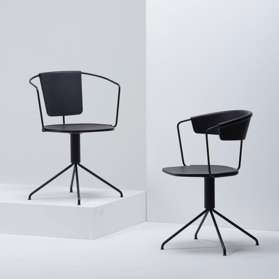 Uncino A Swivel Chair | Natural Ash