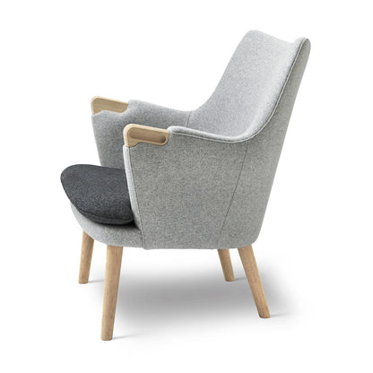 CH71 Lounge Chair | Charcoal 180 Seat Pale Grey 120 Shell Divina Mel