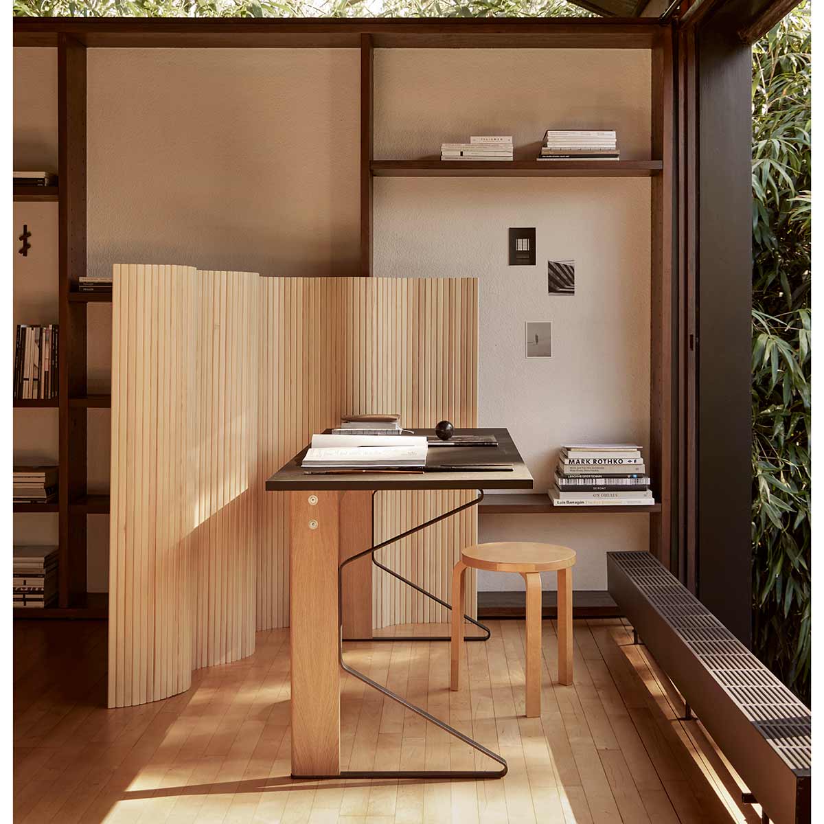 100 Screen | Clear Lacquered Solid Pine