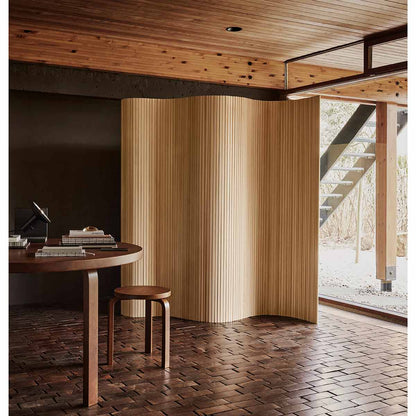 100 Screen | Clear Lacquered Solid Pine