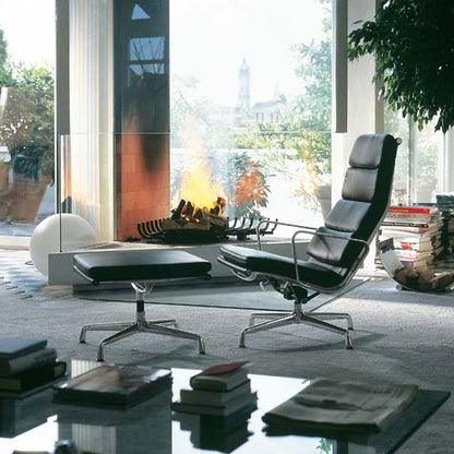 Soft Pad EA 223 Stool | Leather Nero 66 and Plano Nero 66