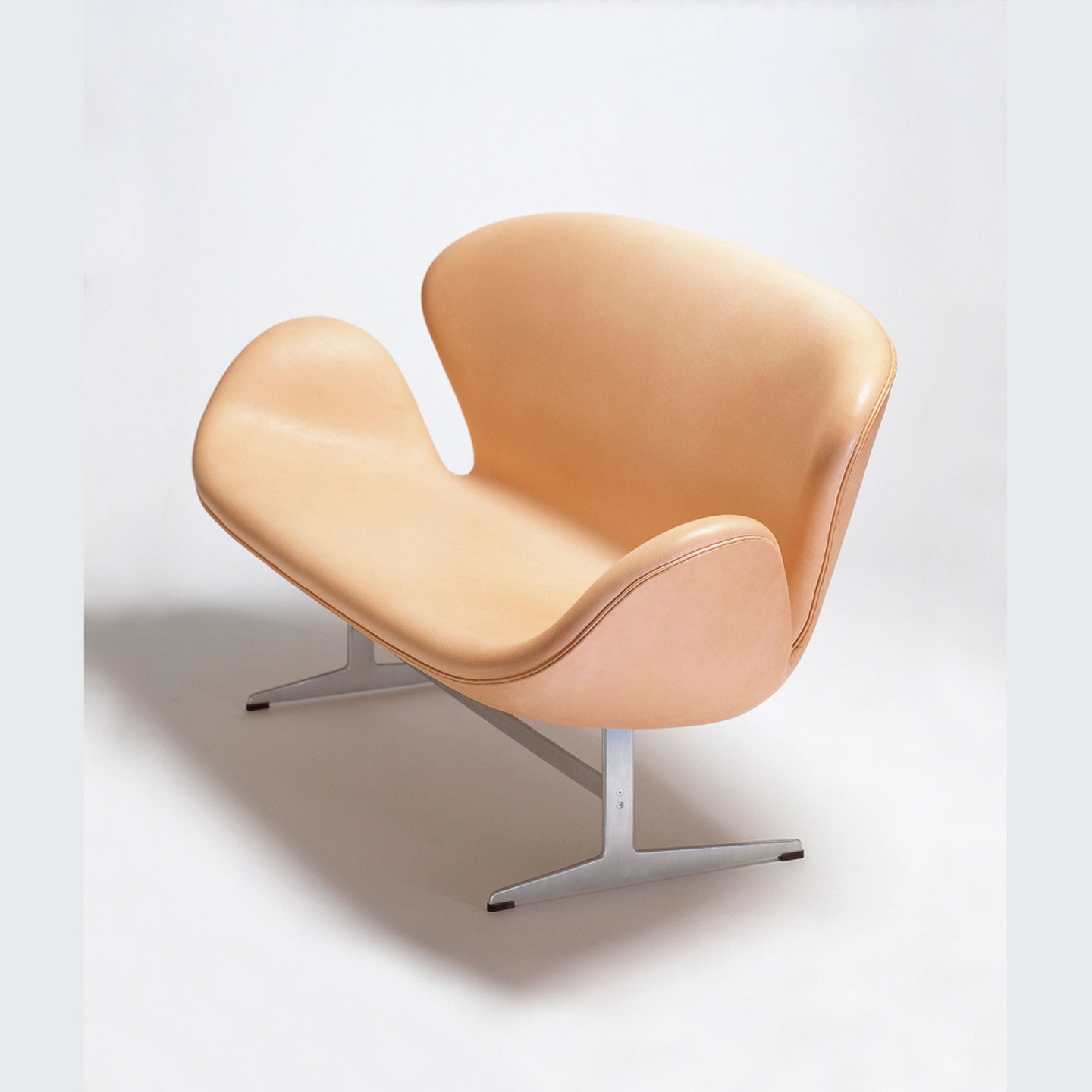 Swan Sofa | Divina 224 Powder Wool