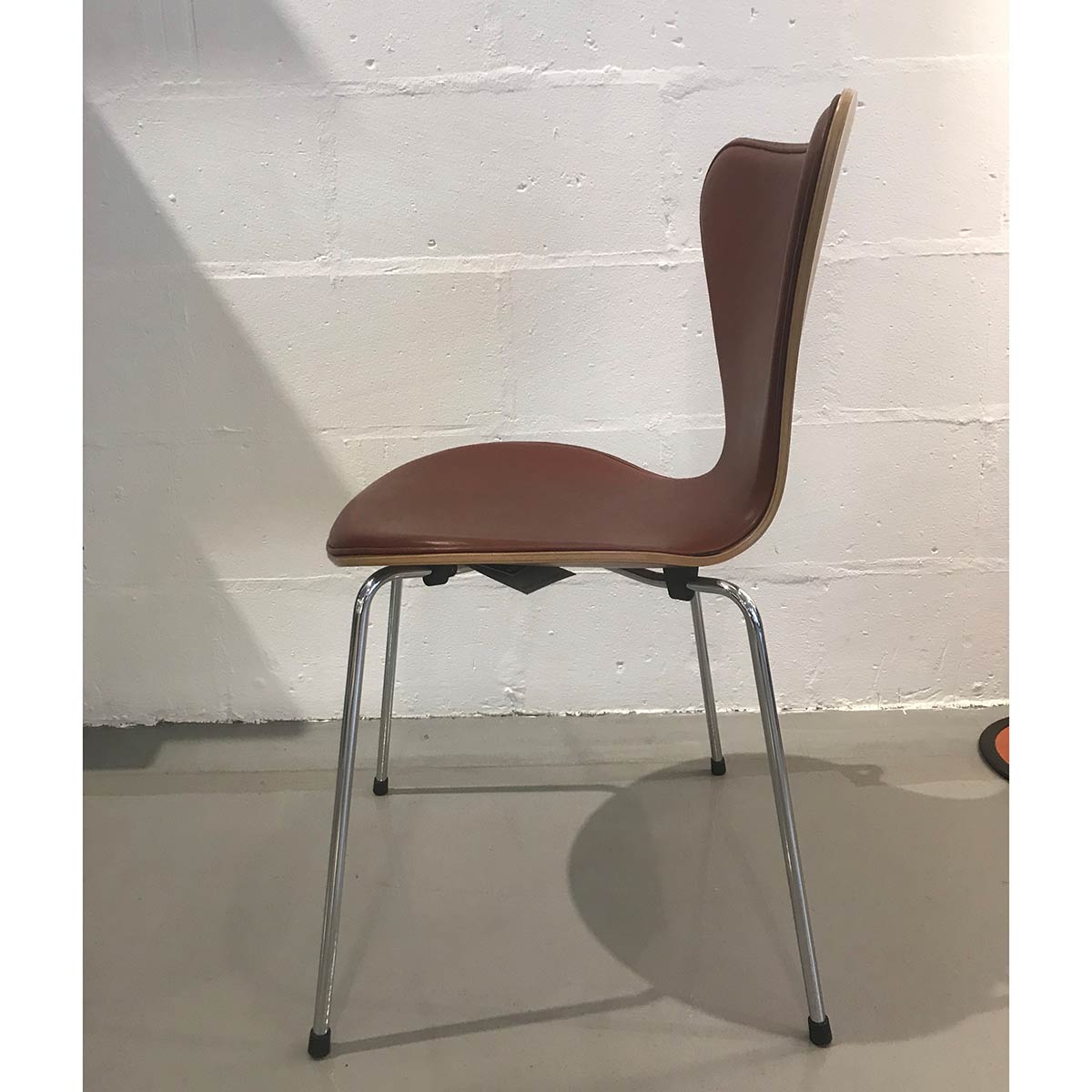 Series 7 Chair | Walnut Grace Leather