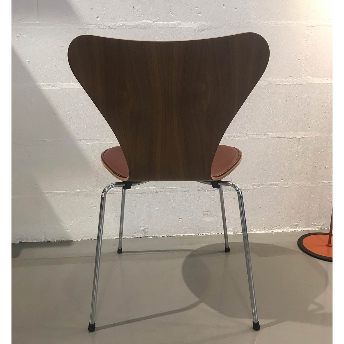 Series 7 Chair | Walnut Grace Leather