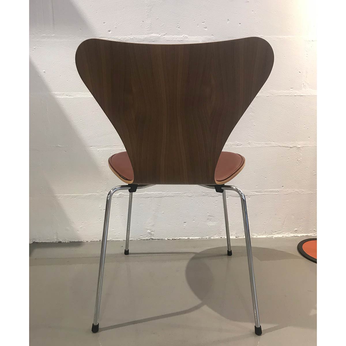 Series 7 Chair | Walnut Grace Leather