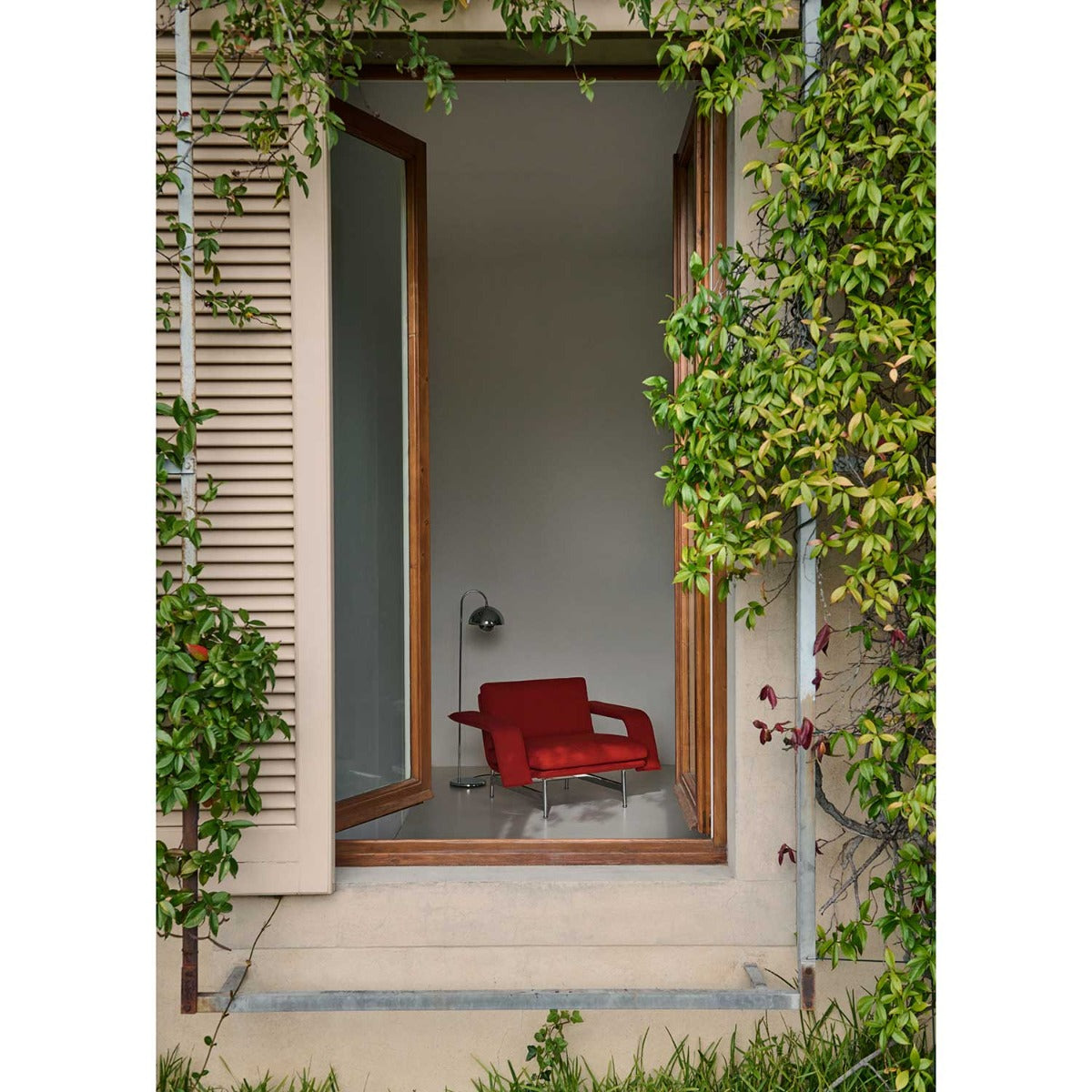 Meantime AV29 Lounge Chair | Red 571 Fiord Fabric Upholstery