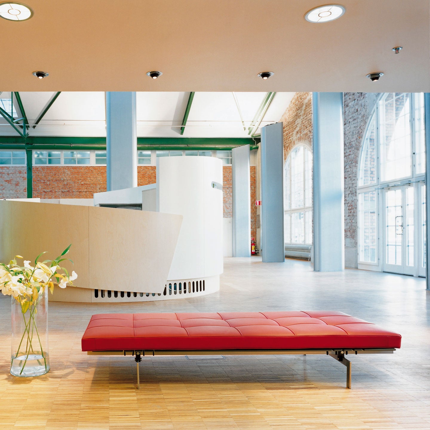 PK80 Daybed | Walnut Grace Leather
